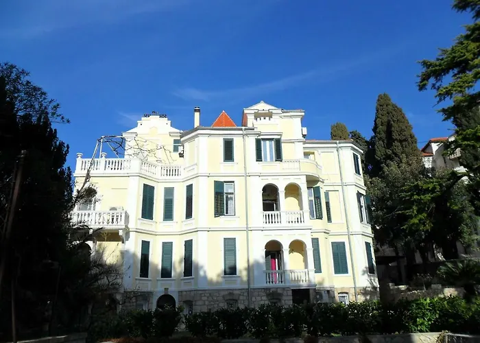 Two-Bedrooms Apartment With Balcony And Sea View,Near Old Town