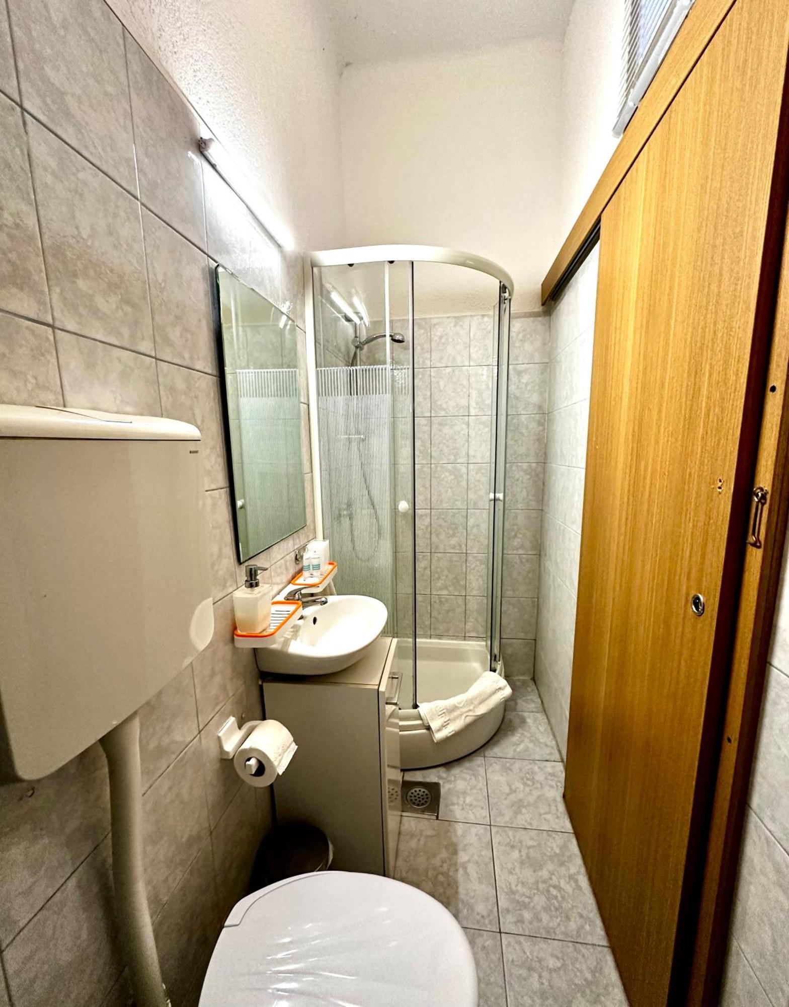 Two-bedrooms With Balcony And Sea View,near Old Town *